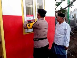 Inovasi Polres Kediri Kota Pasang Stiker Indentitas Polisi RW di Rumah Ketua RW_2