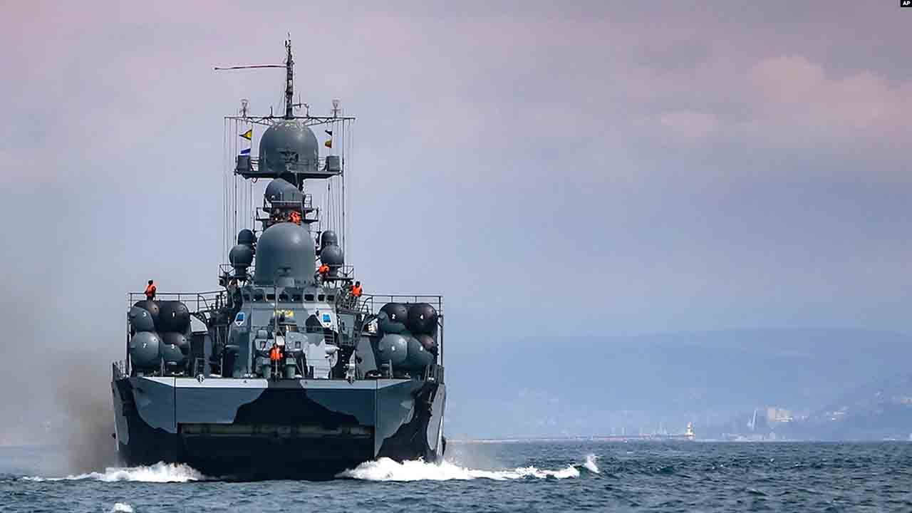Kapal Perang Rusia Lepaskan Tembakan Peringatan ke Kapal Kargo di Laut Hitam