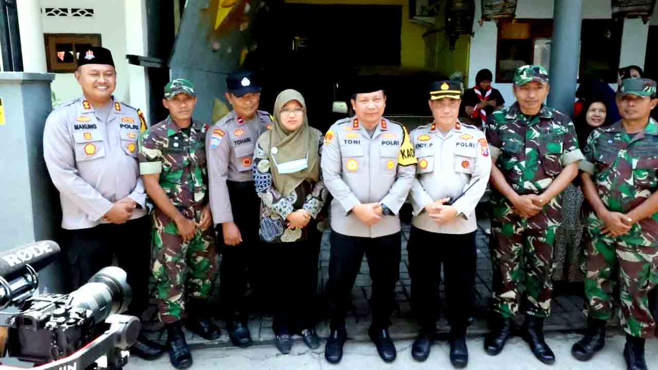 Kapolda Jatim Apresiasi Kinerja Polisi RW Desa Jambangan Pasuruan Kota Saat Jumat Curhat_1