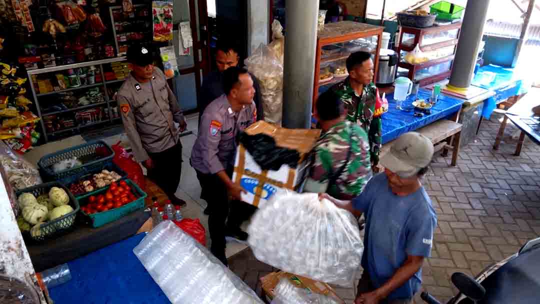 Penertiban Miras, Polisi di Situbondo Amankan Ratusan Botol Arak