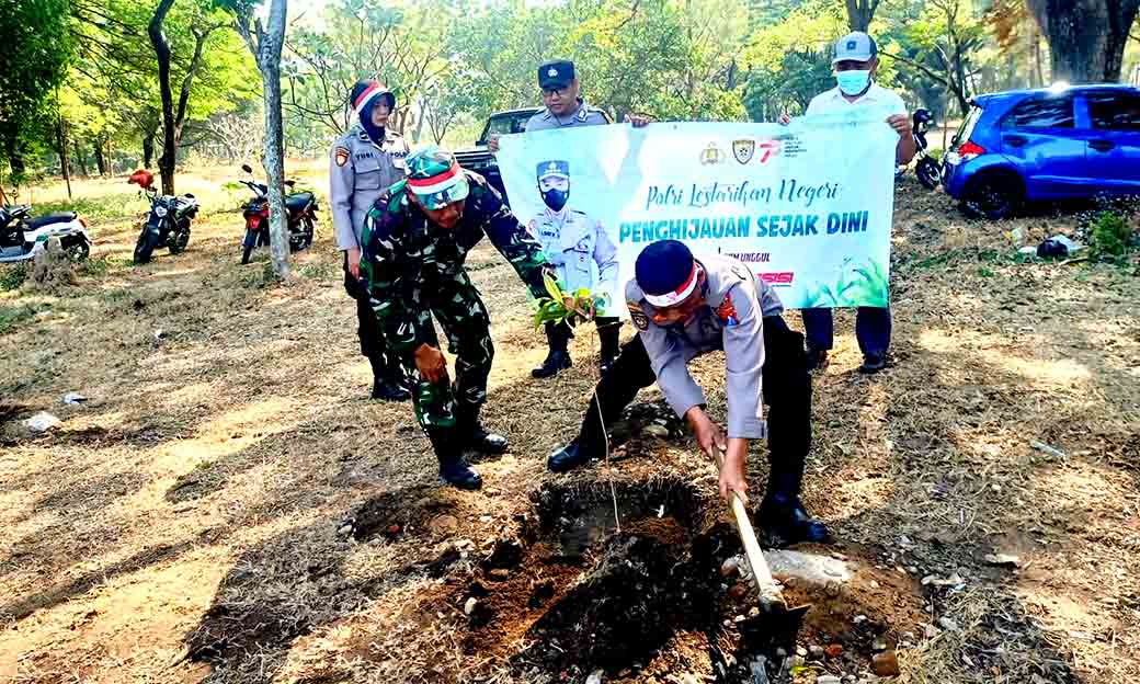 Semarakkan HUT RI Ke-78 Polres Kediri dan Polsek Jajaran Gelar Aksi Menanam Pohon Serentak