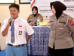 Tangkal Berita Hoax, ‘Srikandi Hebat’ Polres Probolinggo Datangi Sekolah di Probolinggo