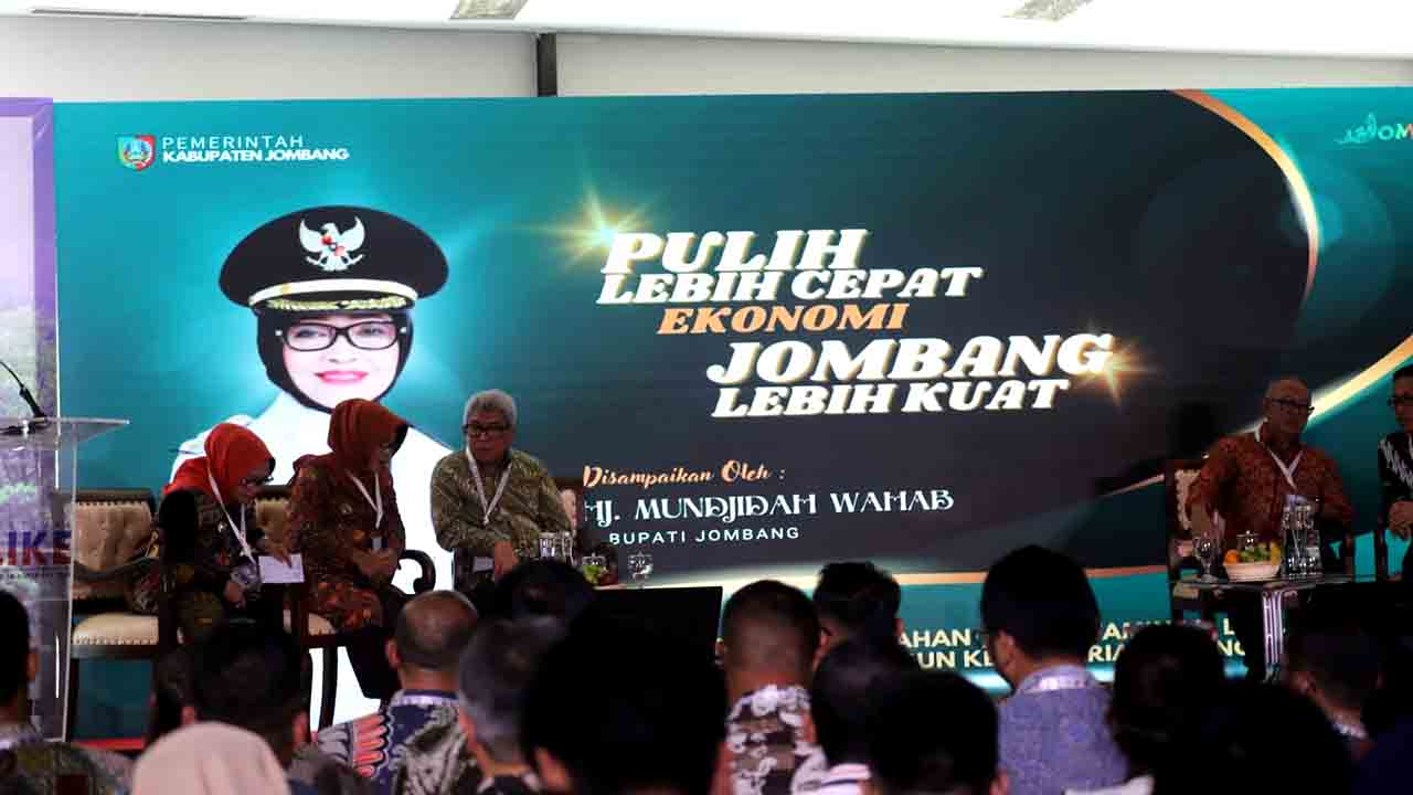 Bupati Mundjidah Wahab Narasumber Talkshow Festival LIKE Road To COP-28 Tahun 2023 Di Jakarta_1
