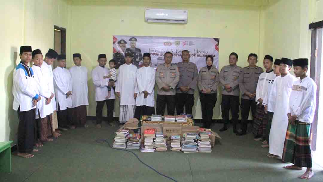 Dukung Budaya Literasi, Polres Kediri Kota Distribusikan Buku Baca di Yayasan Ar Risalah
