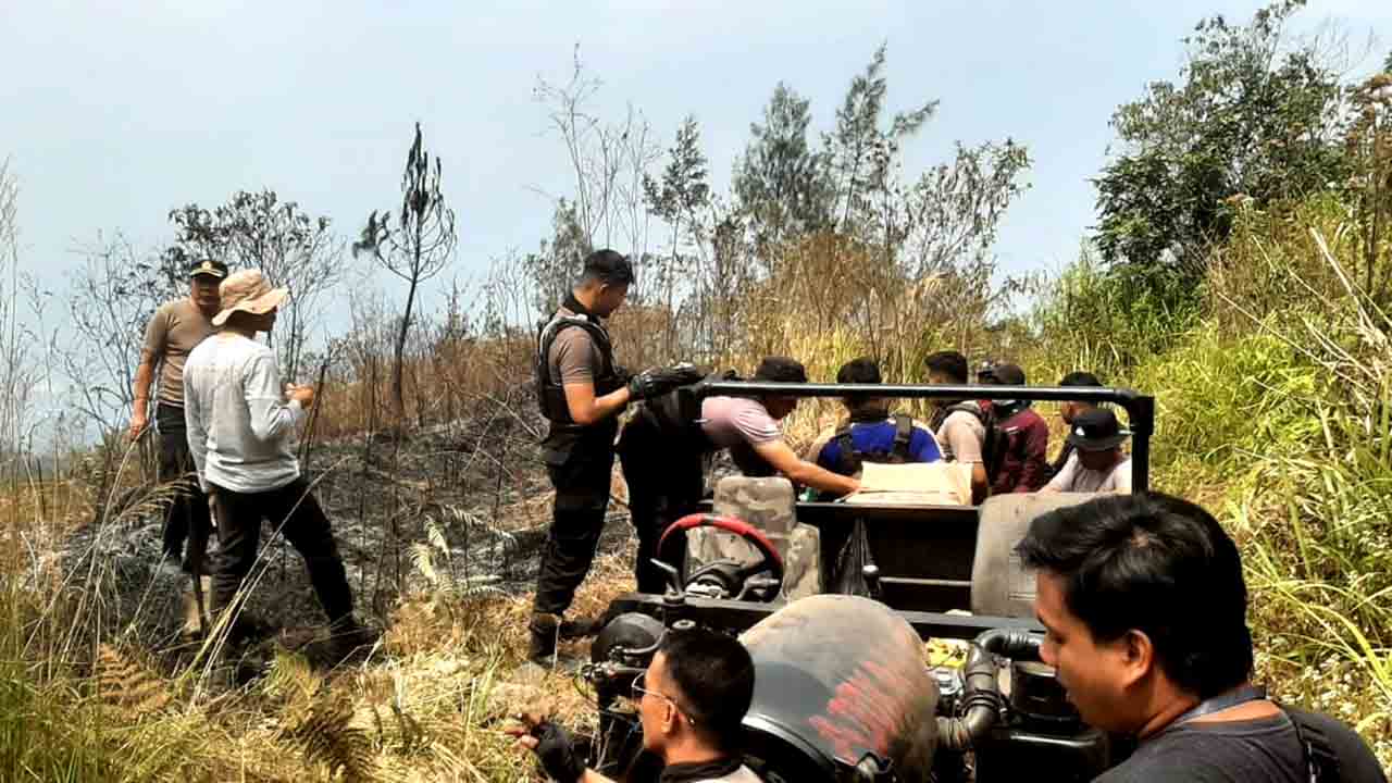 Penanggulangan Karhutla Kapolres Pasuruan Pimpin Pemadaman Api di Area Gunung Welirang_1