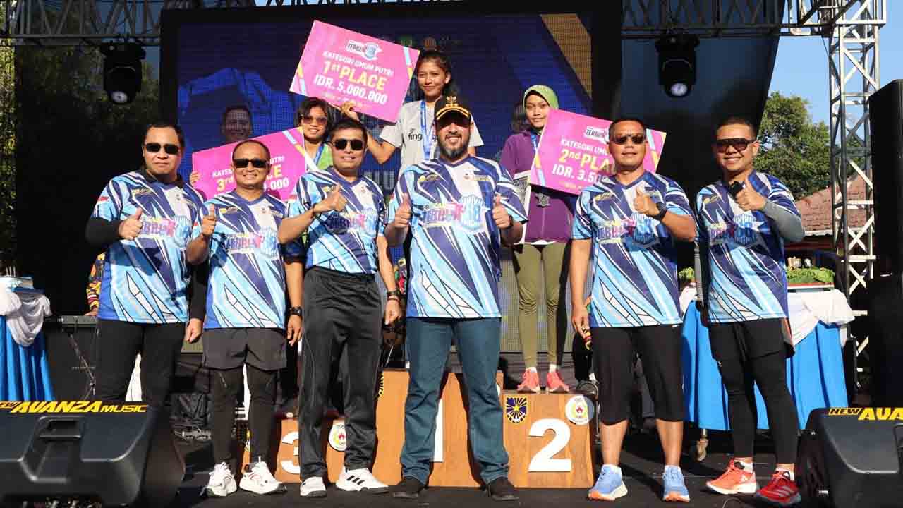 Peringati HUT Lantas, Polres Probolinggo Kota Gelar Lari Tretan Zebrun 6,8K Dengan Ratusan Runner