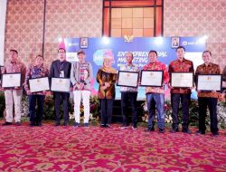 Petik Duren Disdukcapil Kabupaten Lamongan Raih Public Service of The Year Jawa Timur