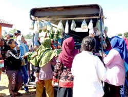 Polisi di Kediri Bagikan Sayur Gratis Untuk Warga Tiap Hari Jum’at
