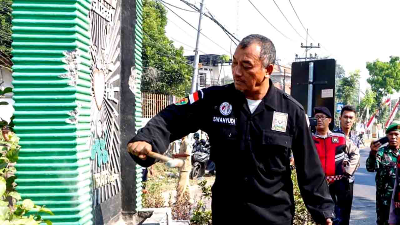 Polres Jombang Beri Apresiasi Para Pendekar di Jombang yang Sukarela Tertibkan Tugu Perguruan Pencak Silat