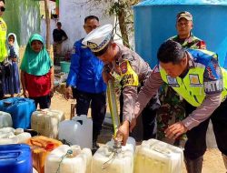 Sambut Hari Lalu Lintas Bhayangkara ke 68, Satlantas Bondowoso Sumbang Tandon dan Dropping Air Bersih