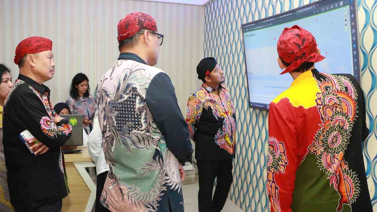 SiKaPal Kalahkan 21 Pemerintah Daerah se-Indonesia, Bupati Fauzi Raih Penghargaan_1