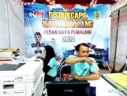 Stan Disdukcapil Di Kunjungi Plt Bupati Dalam Pekan Raya Pemalang_3