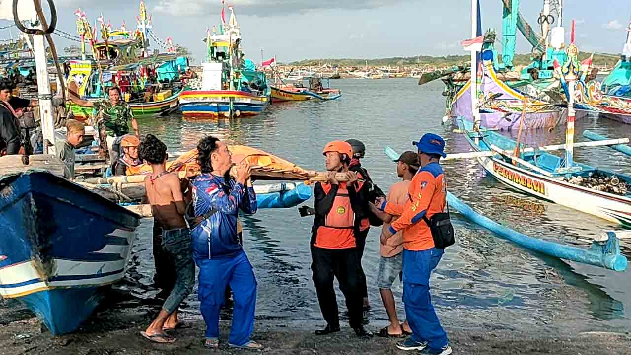 Tim SAR Gabungan Polresta Banyuwangi Berhasil Temukan ABK yang Hilang di Pantai Grajagan