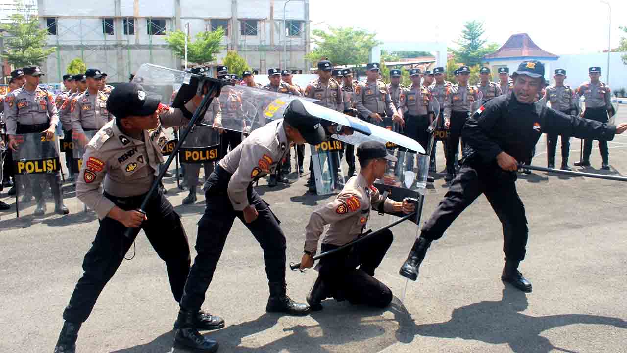 Tingkatkan kemampuan personel jelang pemilu 2024, polres sumenep gelar latihan dalmas