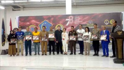 Ultah Perak, PJI Beri Penghargaan Wakil Ketua DPRD Surabaya A.H Thony_4