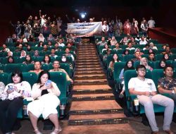 Anggota Polres Kediri Nobar Film ‘Aku Rindu’ Teladani Kisah Haru Perjuangan Ibu Bhayangkari