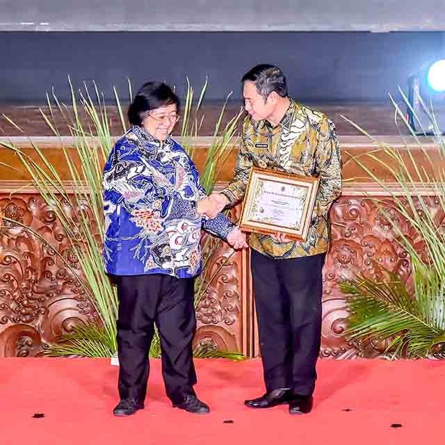 Bupati Yes Raih Penghargaan Pembina Proklim 2023 dari KLHK_2