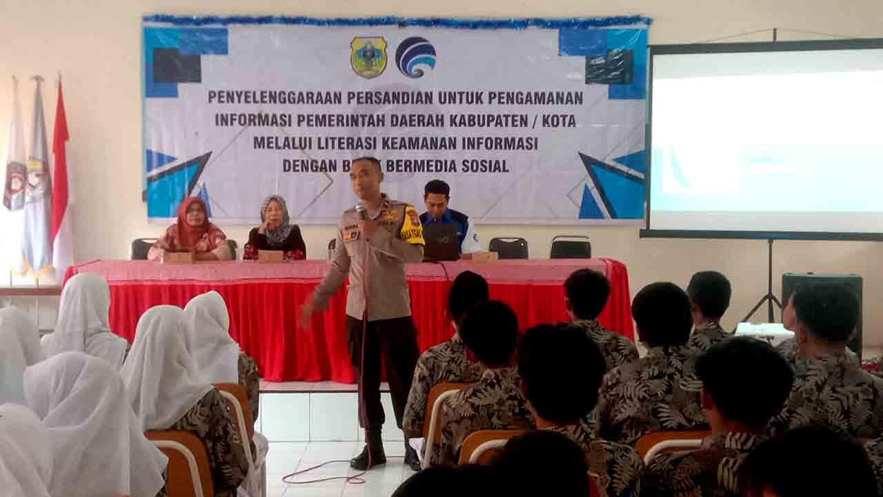 Cegah Bullying Polres Bondowoso Sosialisasikan Literasi Digital kepada Para Pelajar