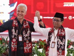 Ganjar Pranowo-Mahfud MD Resmi Mendaftar ke KPU