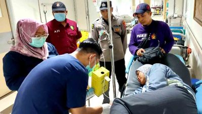 Gercep Polres Kediri Kota Bantu Suporter Yang Sakit_2
