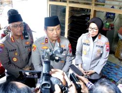 Jumat Curhat Kapolda Jatim Libatkan Tim Dokter Kepolisian Periksa Warga yang Sakit