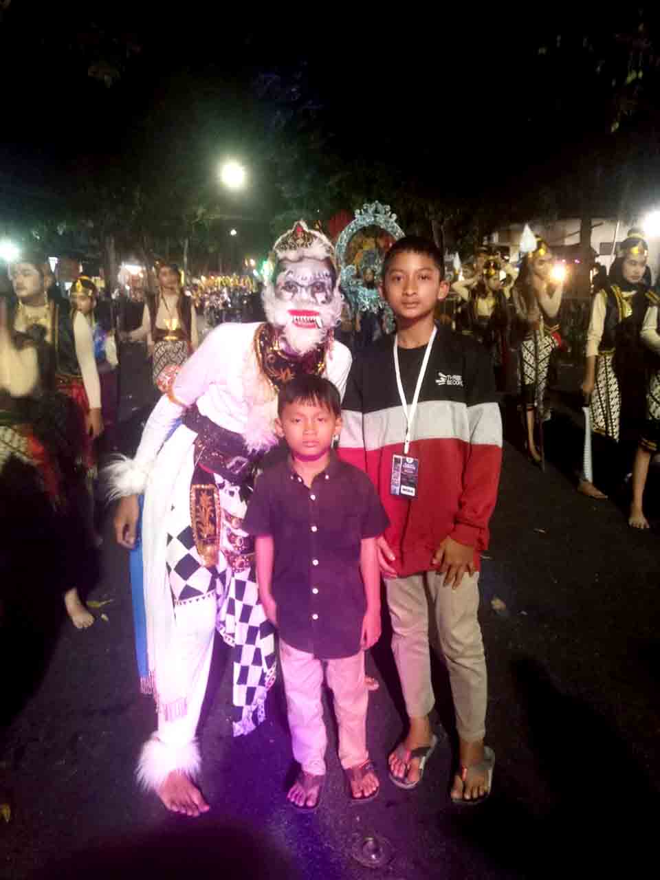 Malam Minggu ribuan penonton antusias banjiri Kediri Nite Carnival_2