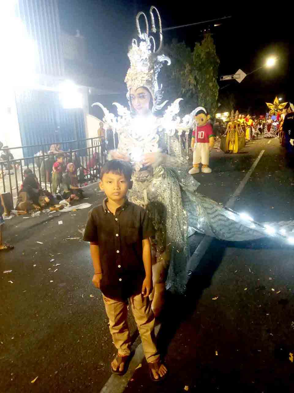 Malam Minggu ribuan penonton antusias banjiri Kediri Nite Carnival_3