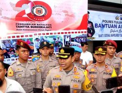 Polisi Salurkan Bantuan Air Bersih ke Tiga Kecamatan di Tulungagung