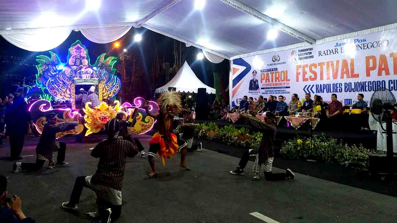 Polres Bojonegoro Gandeng Media Sampaikan Pesan Pemilu Damai Lewat Festival Patrol Oklik