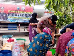 Polres Lamongan Kembali Droping Air Bersih Untuk Warga di 4 Kecamatan