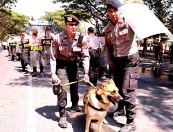 Ratusan personil Polres Kediri menggelar Latihan Sistem Pengamanan_3