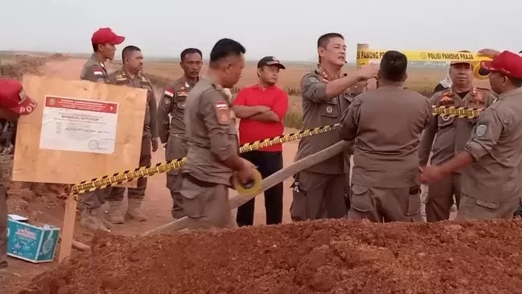 Satpol Pp Kabupaten Indramayu Segel Proyek