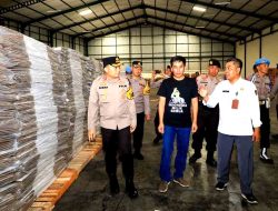 Bersama Petugas KPU dan Bawaslu, Kapolrestabes Surabaya Cek Kesiapan Pengamanan Gudang Logistik