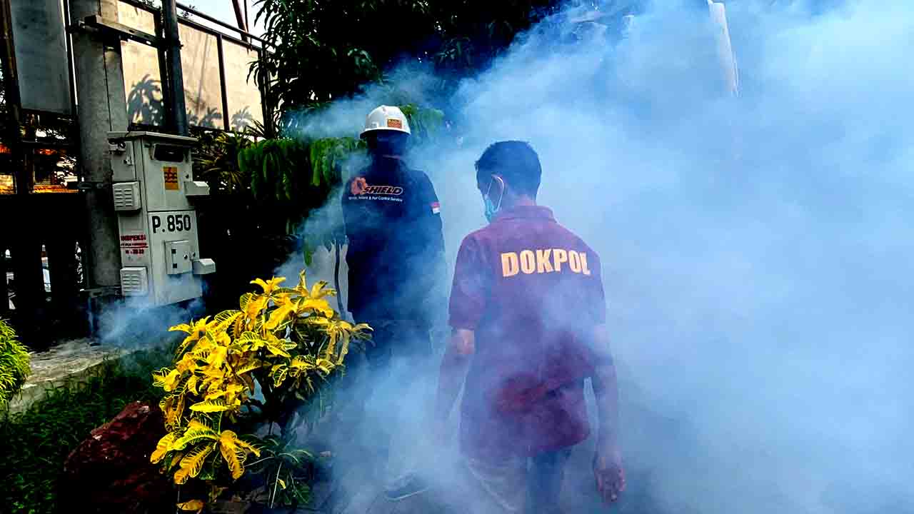 Cegah dbd, siedokkes polresta malang kota lakukan fogging