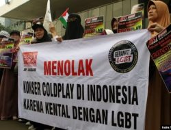 Dianggap Bawa Pesan LGBT, Konser Coldplay Didemo_2