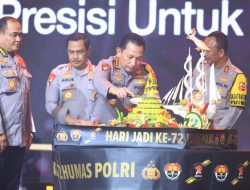 Dua Hadiah Untuk Divisi Humas Polri Dari Kapolri