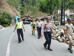 Polres Pacitan Cek Jalur Pacitan – Ponorogo, Antisipasi Bahaya Longsor