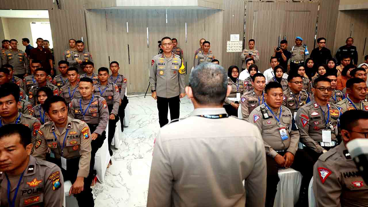 Jelang piala dunia kapolda jatim membuka latihan 1