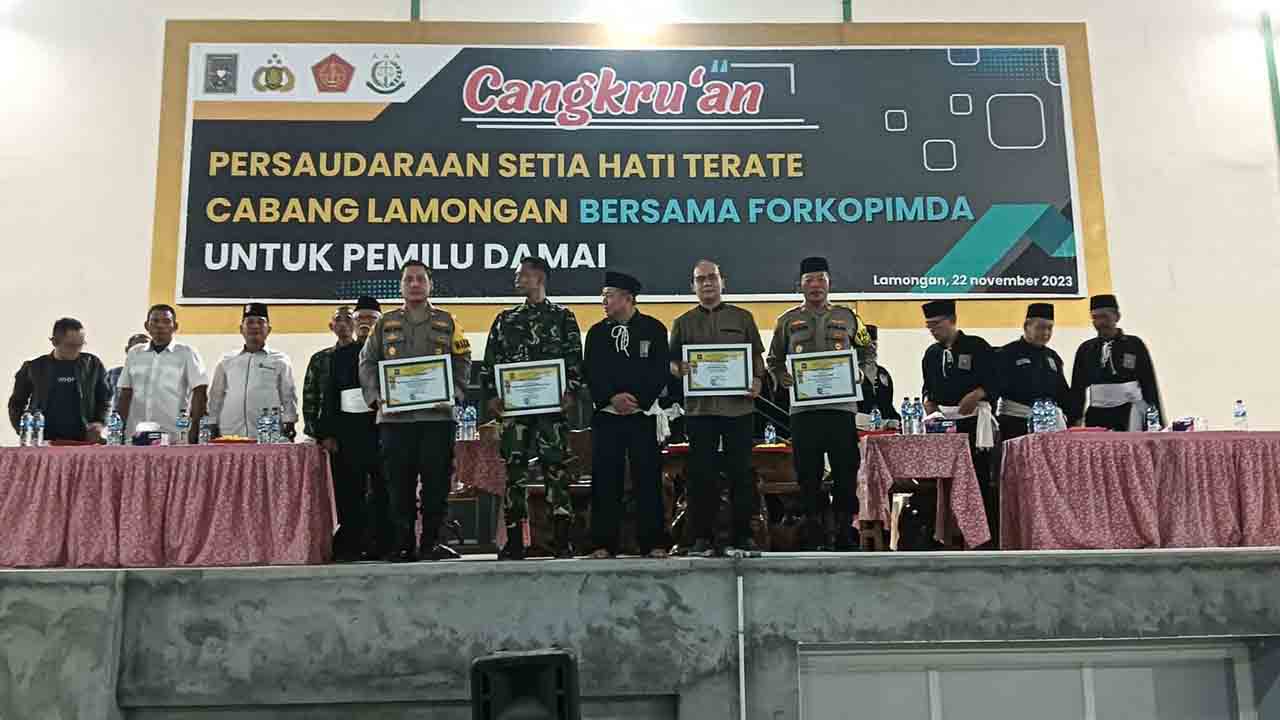 Jumat Curhat Polres Lamongan Gelar Silaturahmi, Cangkrukan Dan Ngopi Bareng Psht