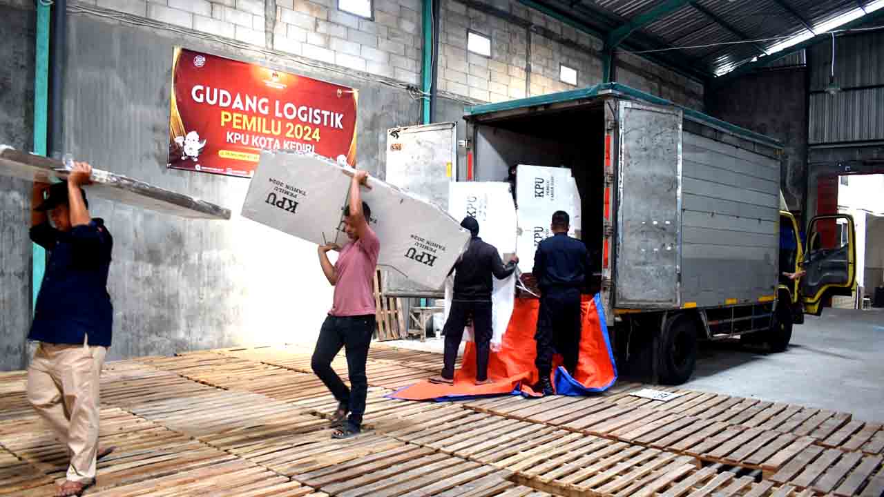 Kpu kota kediri menerima logistik pemilu 2024