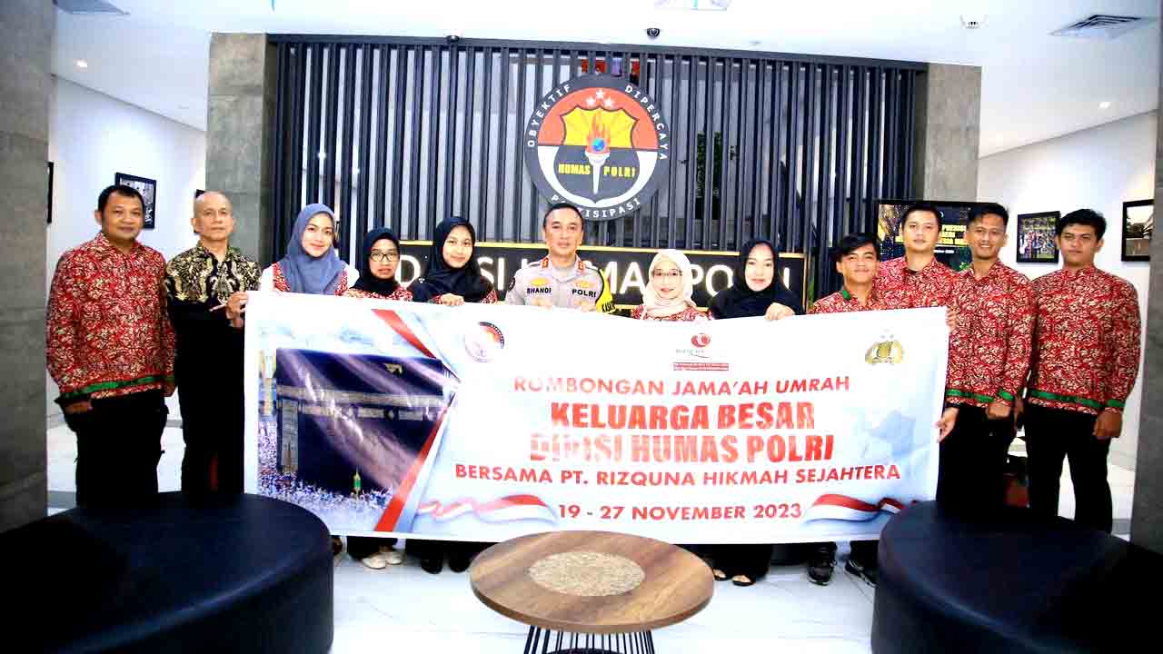 Kadivhumas polri berangkatkan 15 orang ibadah umroh dalam rangka hari jadi ke 72 humas polri