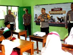 Kapolres Kediri Kota, Mendadak Jadi Guru Pada Kelas Inspirasi di MI dan MTS Miftahul Afkar Selotopeng
