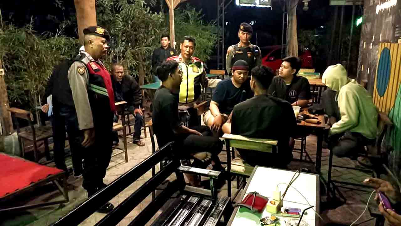 Kapolsek mojoroto dan anggota gencarkan patroli dan razia cipta kondisi