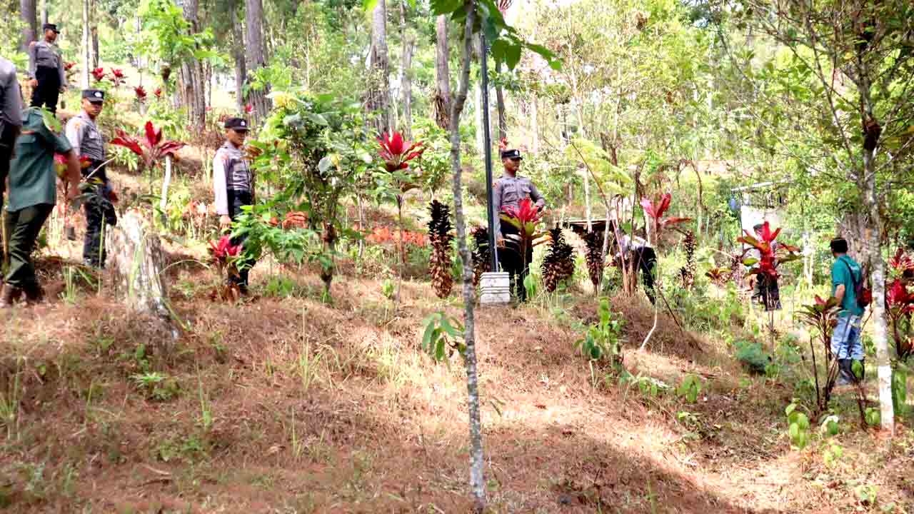 Lestarikan Hutan Polres Tulungagung Tanam Pohon di D Capin