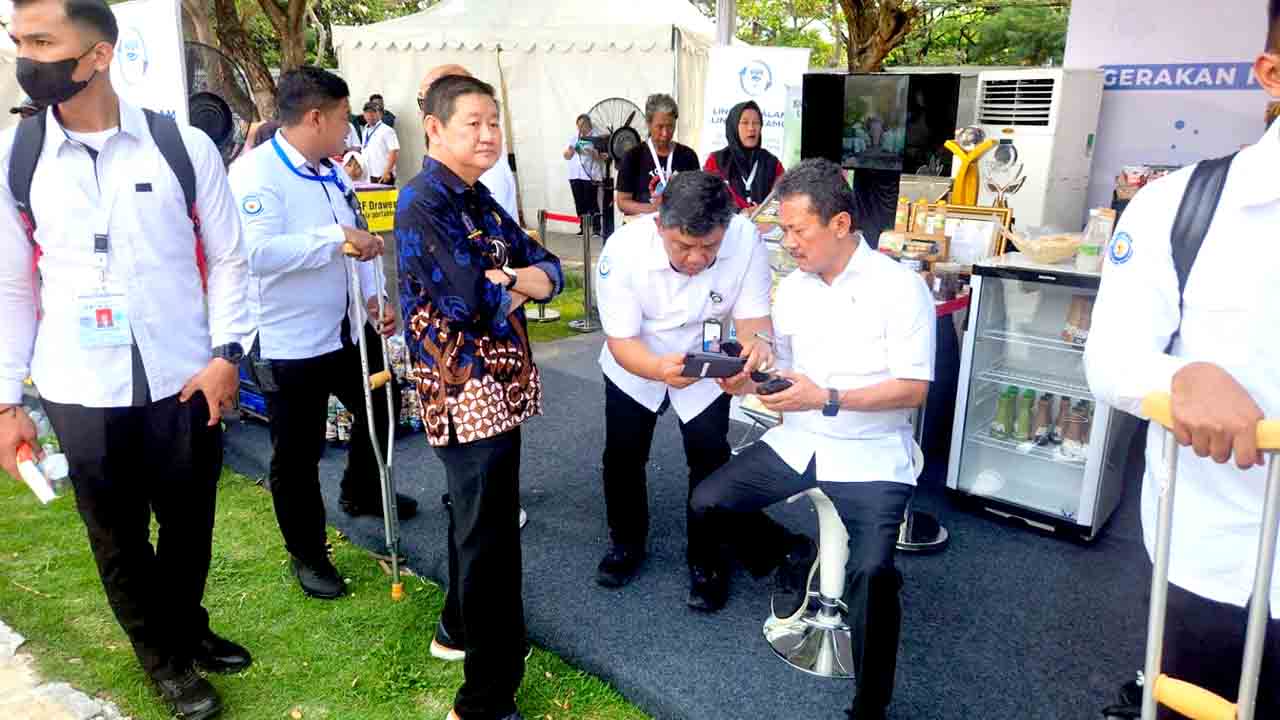 Menteri kkp jalankan program jokowi, bulan cinta laut 2023