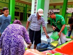 Musim Kering, Pac Ansor Modo Bantu Air Bersih Ke Warga Yang Terdampak