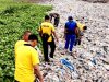 Peduli Lingkungan Aksi Nyata Satpolairud Polres Bangkalan dalam “Kamal Beach Light Up”