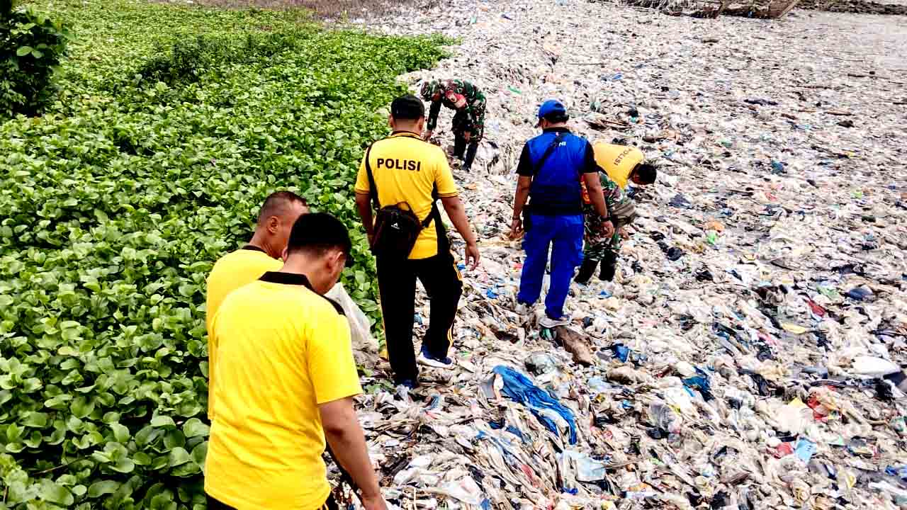 Peduli lingkungan aksi nyata satpolairud polres bangkalan