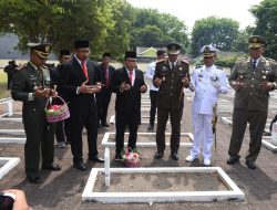 Peringati Hari Pahlawan, Bupati Gus Muhdlor Ajak Berjuang Perangi Kebodohon Dan Kemiskinan_2