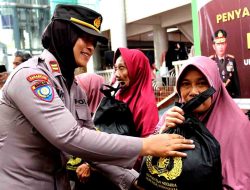 Polres Kediri Kota Berbagi Sembako di Jum’at Curhat Dari Kapolri